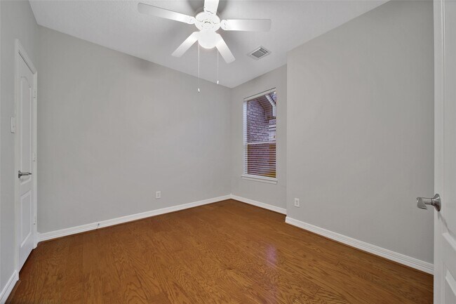Building Photo - 12126 Laguna Pointe Ln