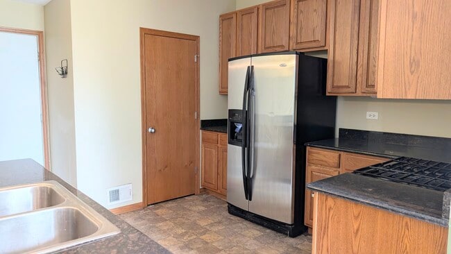 Building Photo - 5014 Montauk Dr