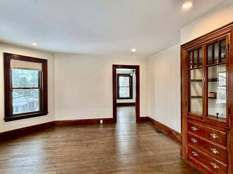 Building Photo - 215 Pearl St