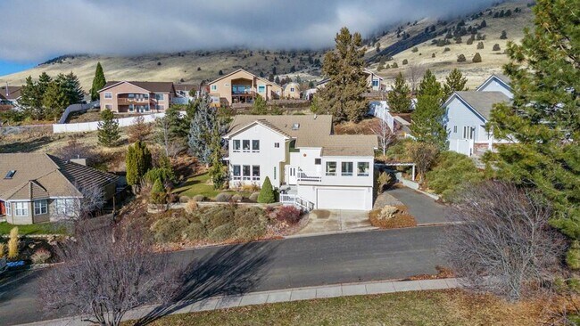 Building Photo - 5663 Basin View Dr