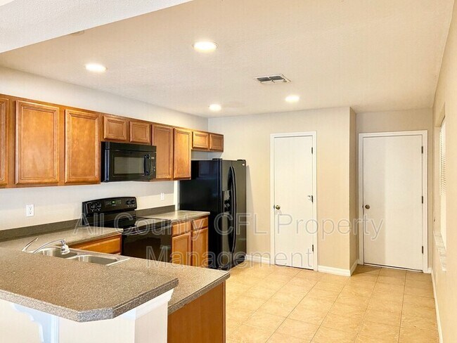Building Photo - 2539 Aventurine St