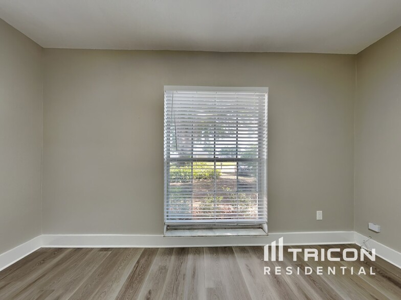 Building Photo - 6825 Mitchell Cir