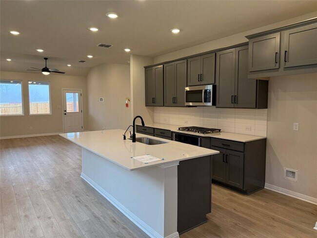 Building Photo - 179 Kings Cyn Dr