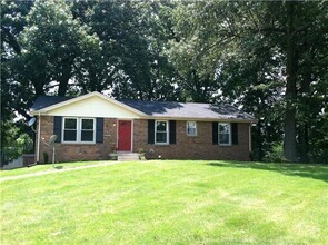 Building Photo - 3 Bedroom Pet Friendly Home For Rent!