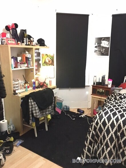 Building Photo - 2 Centre St