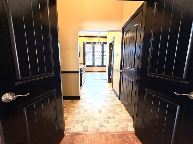 Building Photo - 209 N Capitol Ave