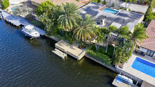 Building Photo - 2213 NE 16th St