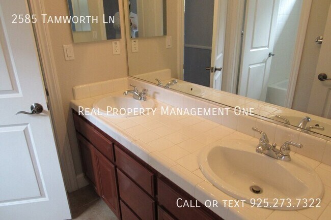 Building Photo - 2585 Tamworth Ln