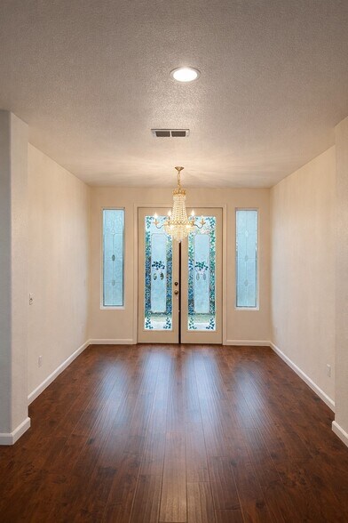 Building Photo - 632 Fisher Cir