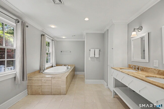 Building Photo - 51 Squires Ln