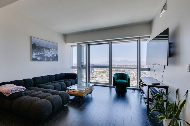 Building Photo - 4471 Dean Martin Dr
