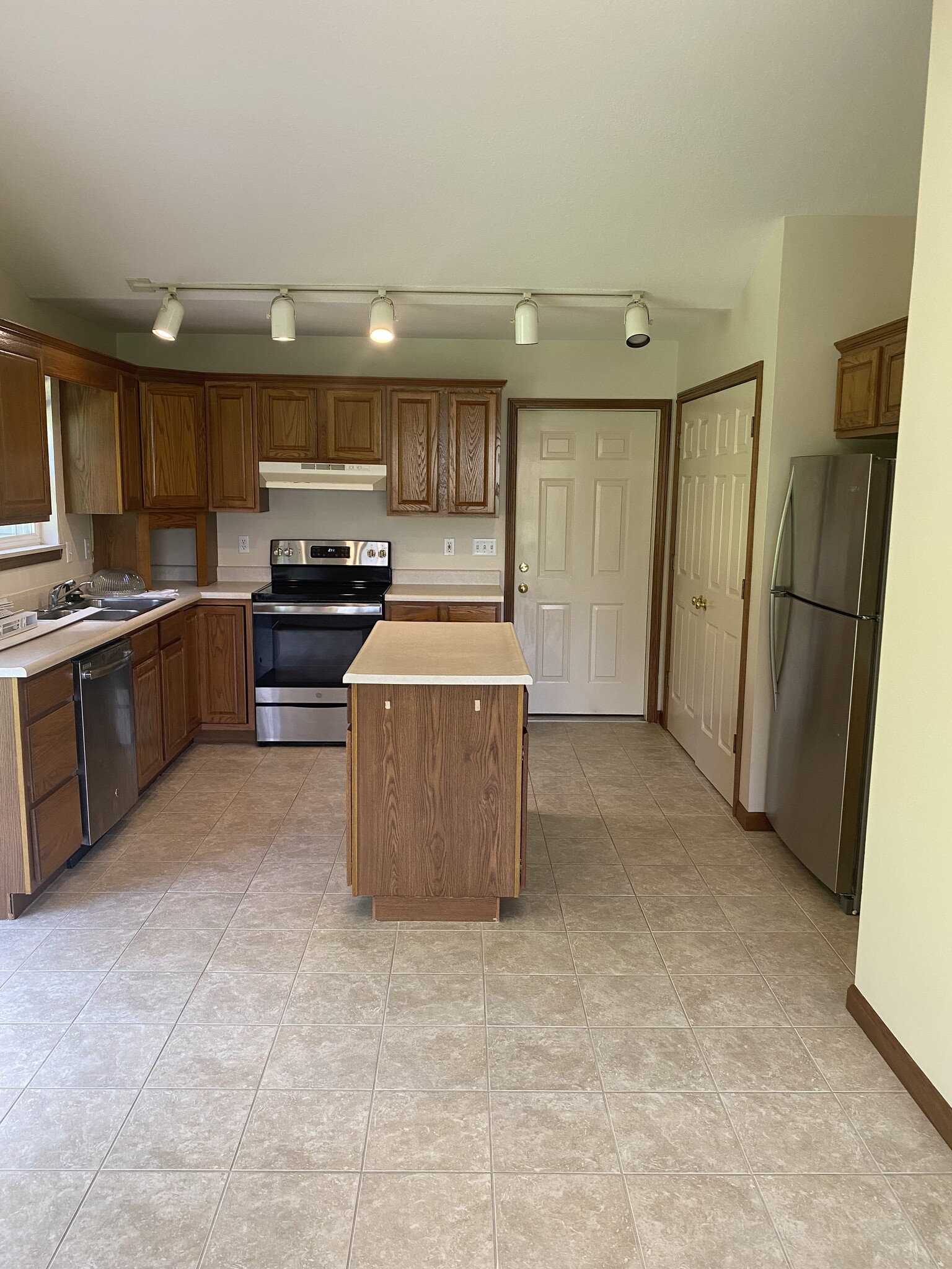 Building Photo - 2928 E Shetland Dr
