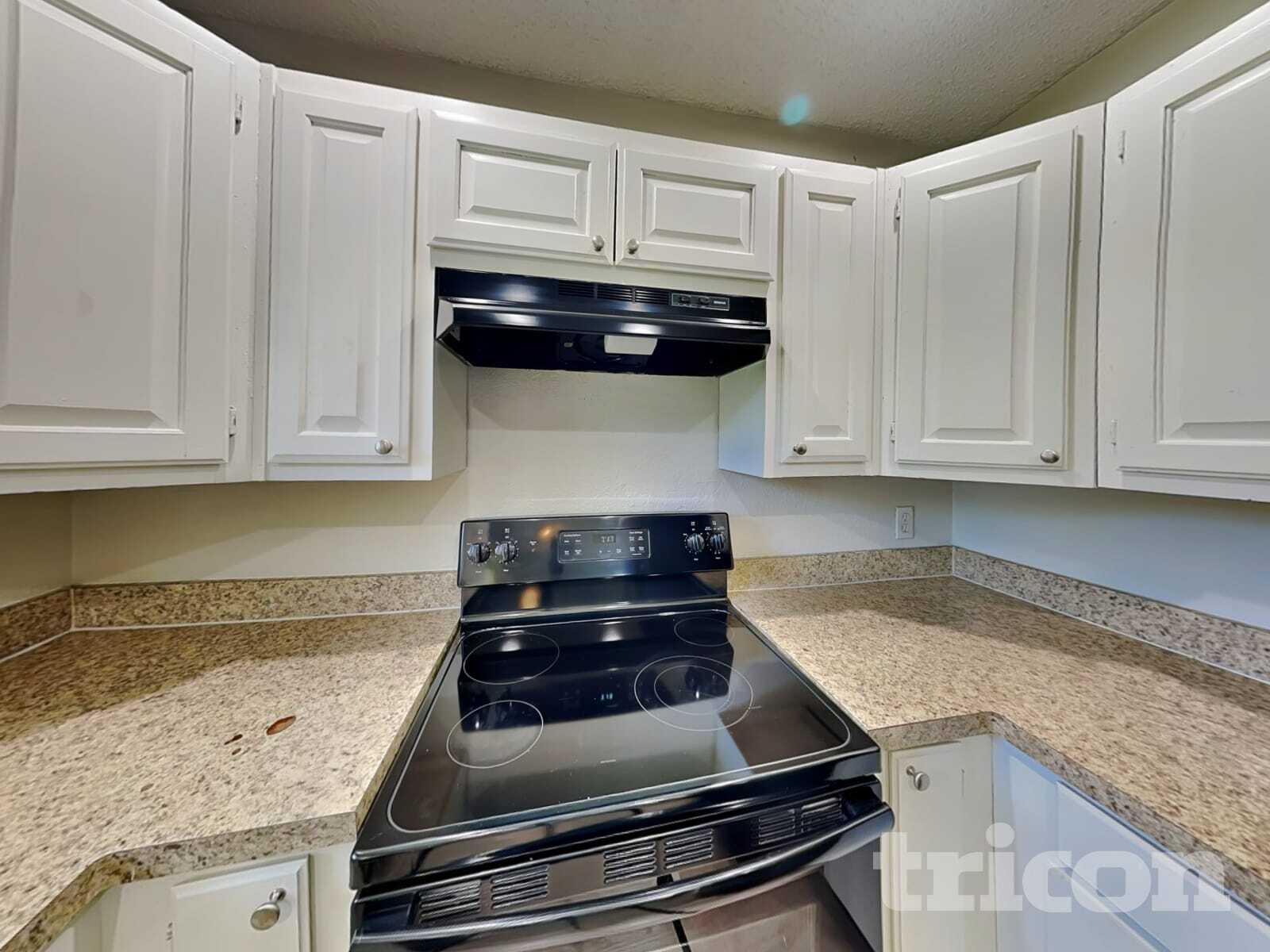 Building Photo - 615 Sherman Dr