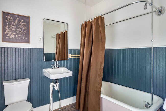 Building Photo - 52 Church St