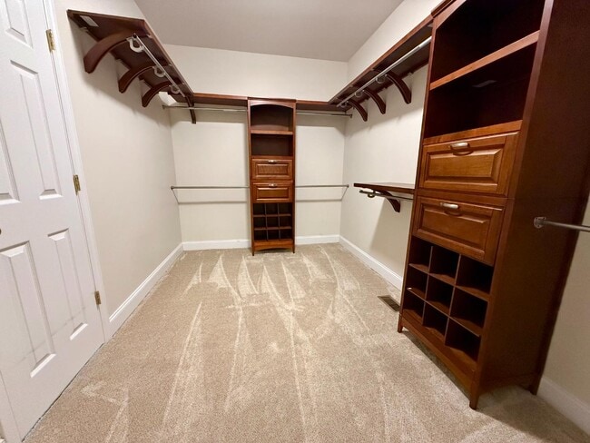 Building Photo - 105 Bent Brook Dr