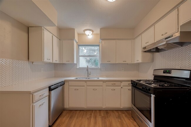 Building Photo - 505 Stoneledge Dr
