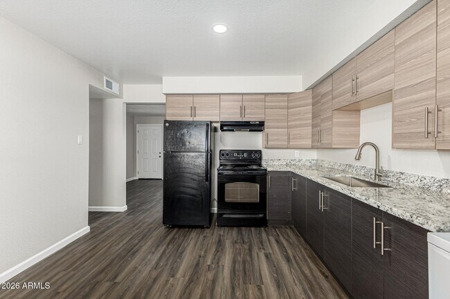 Building Photo - 803 N Park Ave