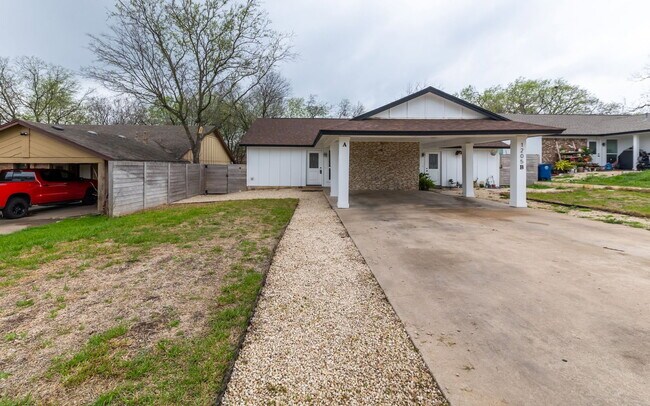 Building Photo - 1205 Dobie Dr