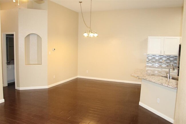 Building Photo - 2838 Southampton Way