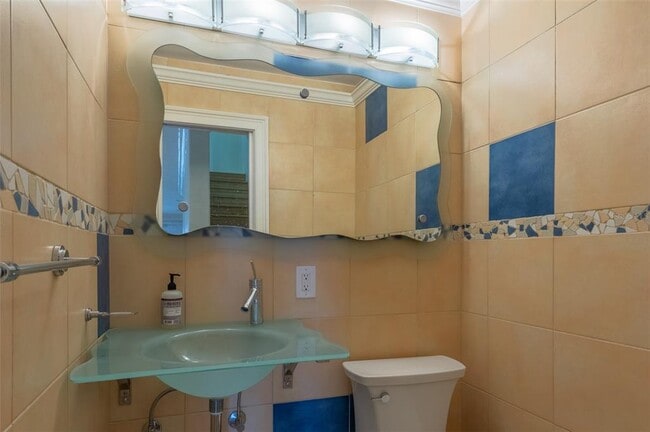 Building Photo - 11820 Capri Cir S