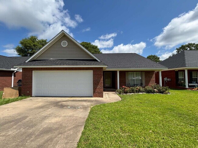 Primary Photo - FOR RENT in Dothan , AL!!