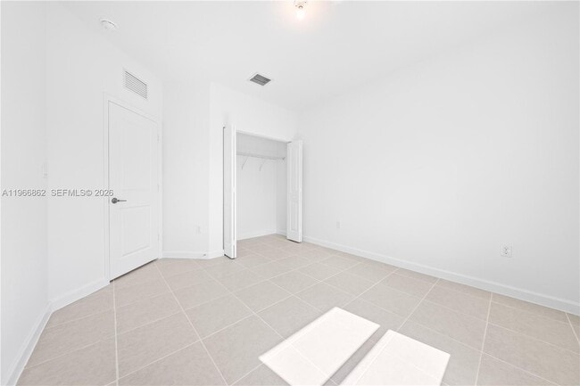 Building Photo - 2442 SE 30th St