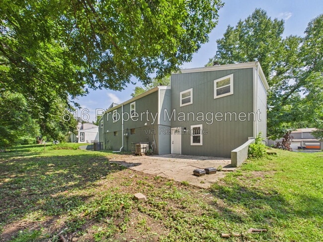 Building Photo - 9524 Manning Ave