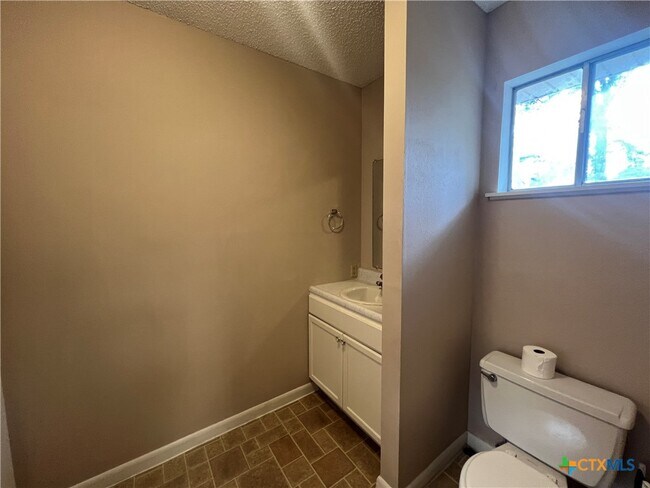 Building Photo - 801 Timber Dr