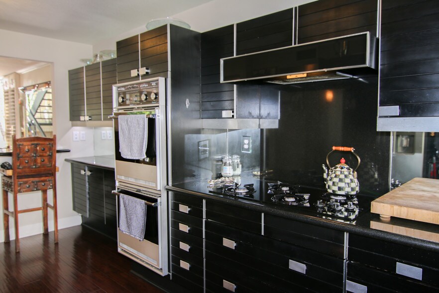 Building Photo - 5323 Coldwater Canyon Ave