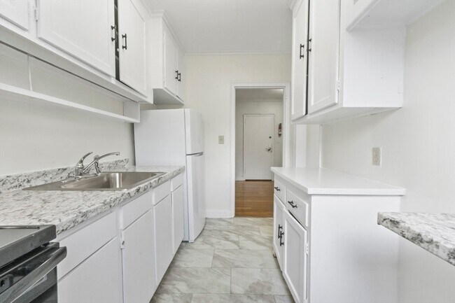 Building Photo - 38-40 Cedar Street Unit 243