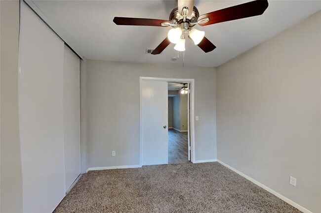 Building Photo - 9202 Wallingham Dr