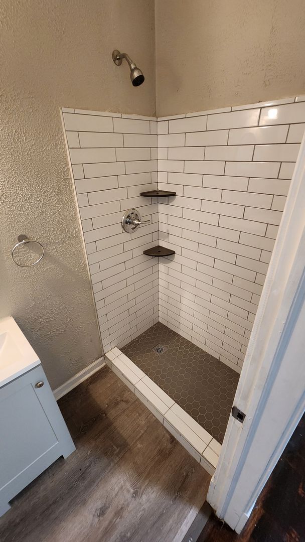 Building Photo - Cozy Home