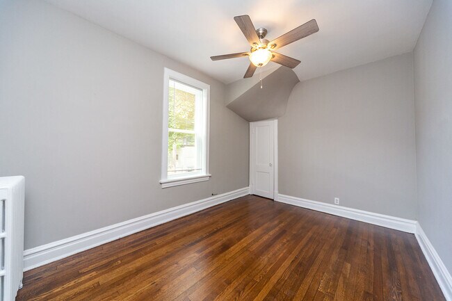 Building Photo - 2037 W Estes Ave