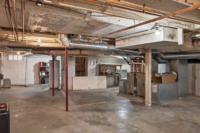 Building Photo - Move In Ready! 5 bedroom 3.5 bath near Was...