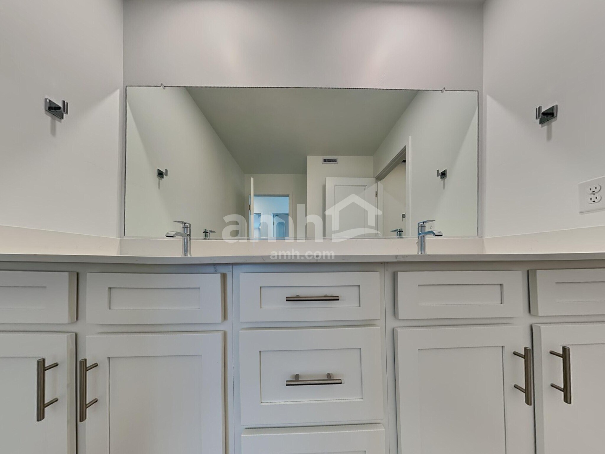 Building Photo - 9596 Harkes Dr