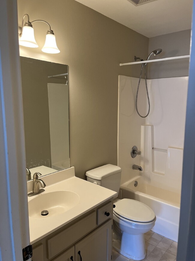 Building Photo - "Charming 3-Bedroom Home with 2 Full Baths in Beautiful Thompson's Station!" FENCED BACKYARD!