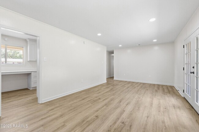 Building Photo - 317 Kim Dr