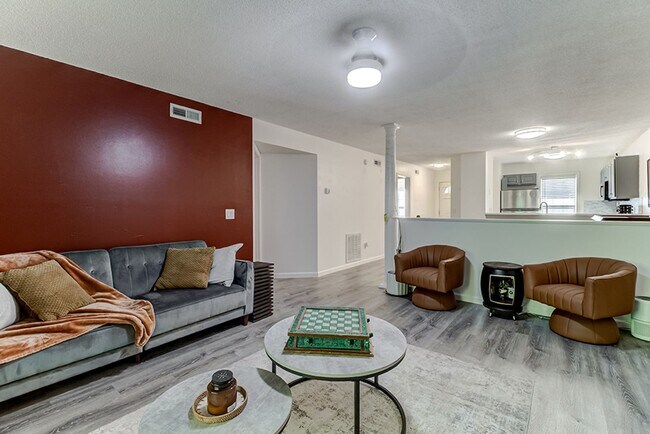 Building Photo - COMING SOON - Spacious Updated Condo in Great Location!