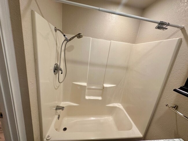 Building Photo - Charming 1-bedroom, 1-bathroom cottage