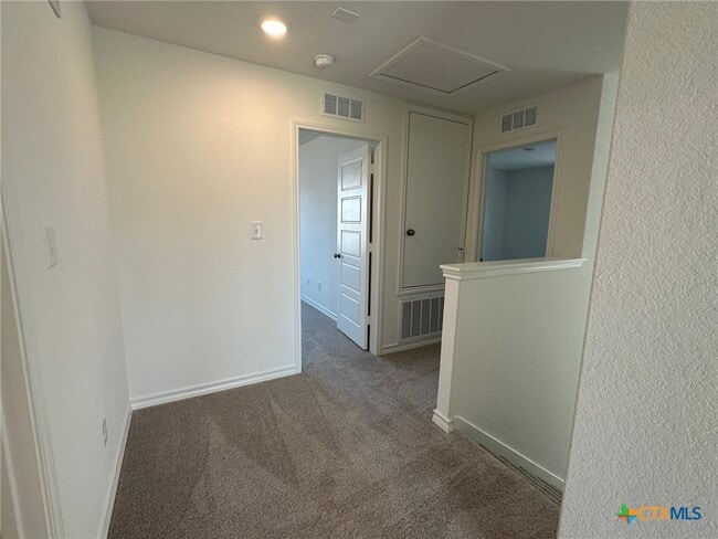 Building Photo - 945 Heartseed Ave