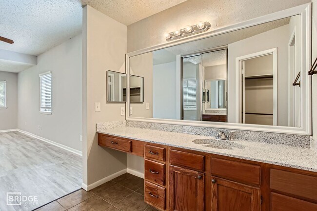 Building Photo - 11910 Yearling Dr