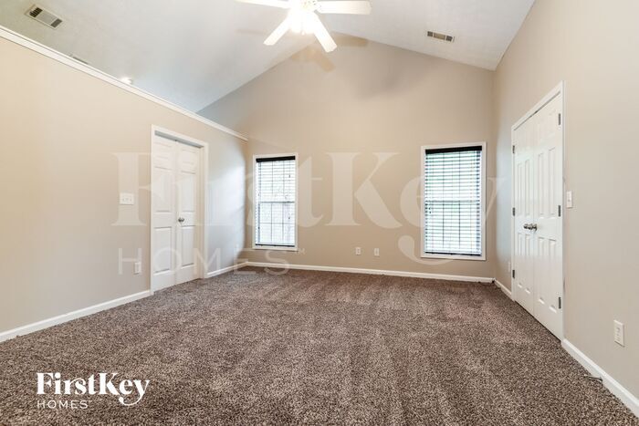 Building Photo - 3401 Southpointe Hill Dr NE
