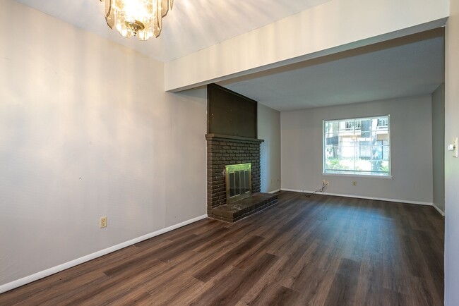 Building Photo - Renovated 1 bedroom in desirable midtown T...