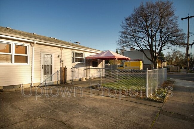 Building Photo - 7211 N Reno Ave