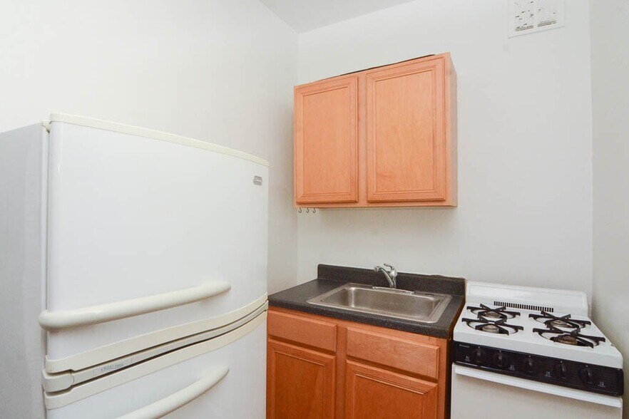 Building Photo - 4832 N Damen Ave