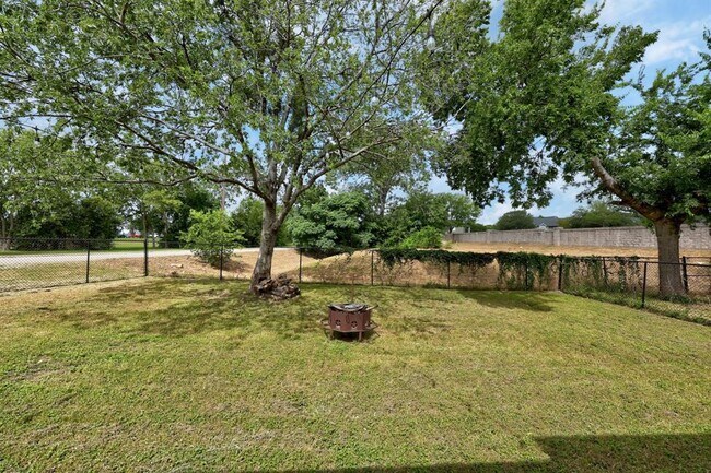 Building Photo - 2120 Leander St