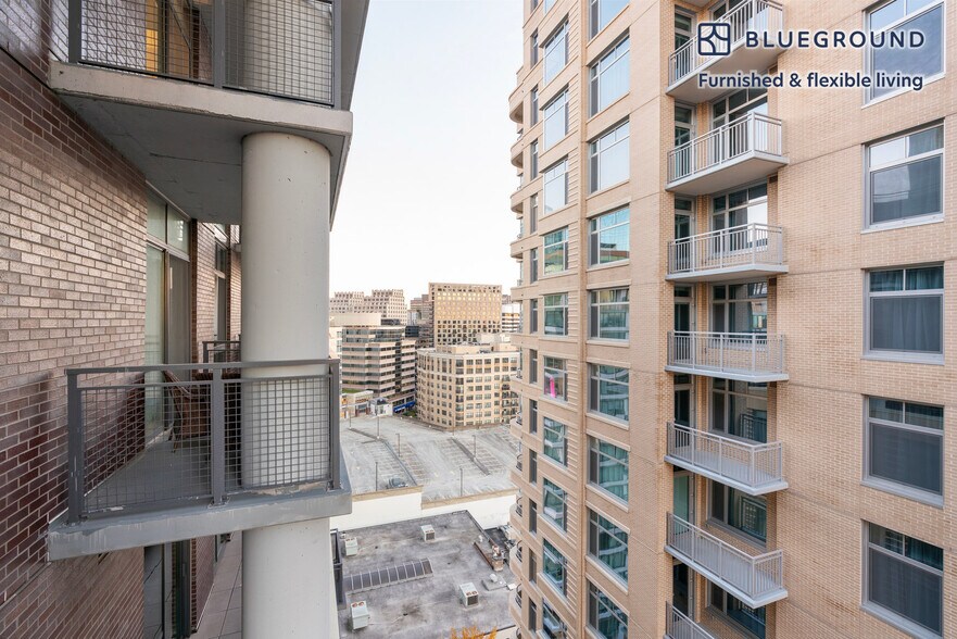 Building Photo - 4918 St Elmo Ave