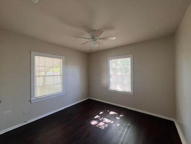 Building Photo - 2224 Cumberland Ave