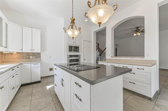 Building Photo - 15206 Evergreen Knoll Ln