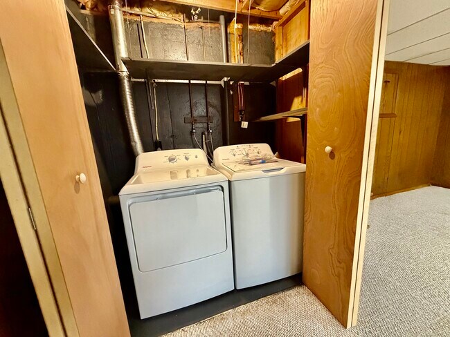 Building Photo - 550 Darling St